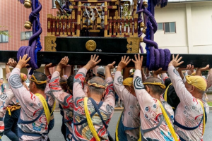 Kanamara Matsuri mikoshi parade